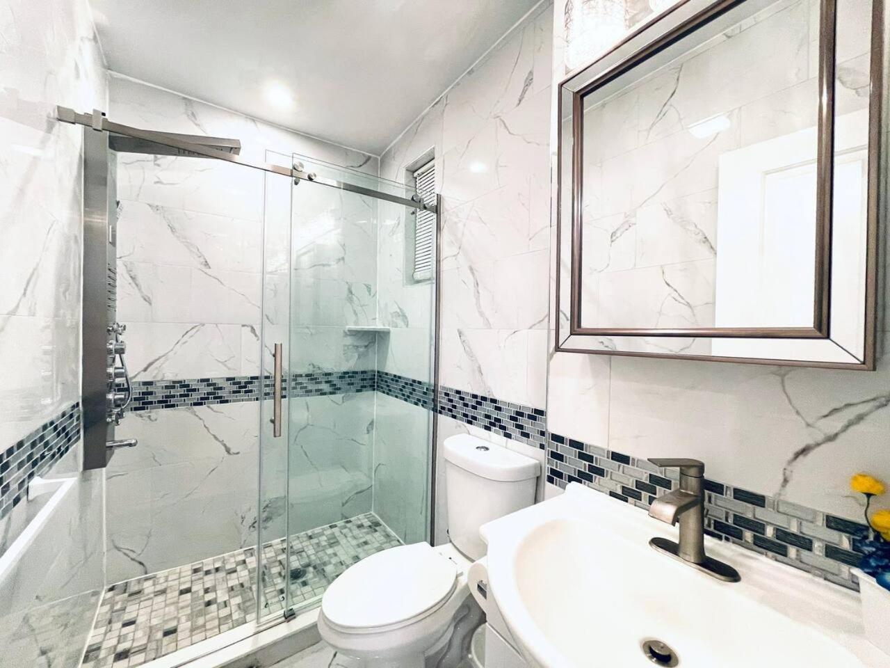 Downtown Hall Close By Kimmel Center Apartment *