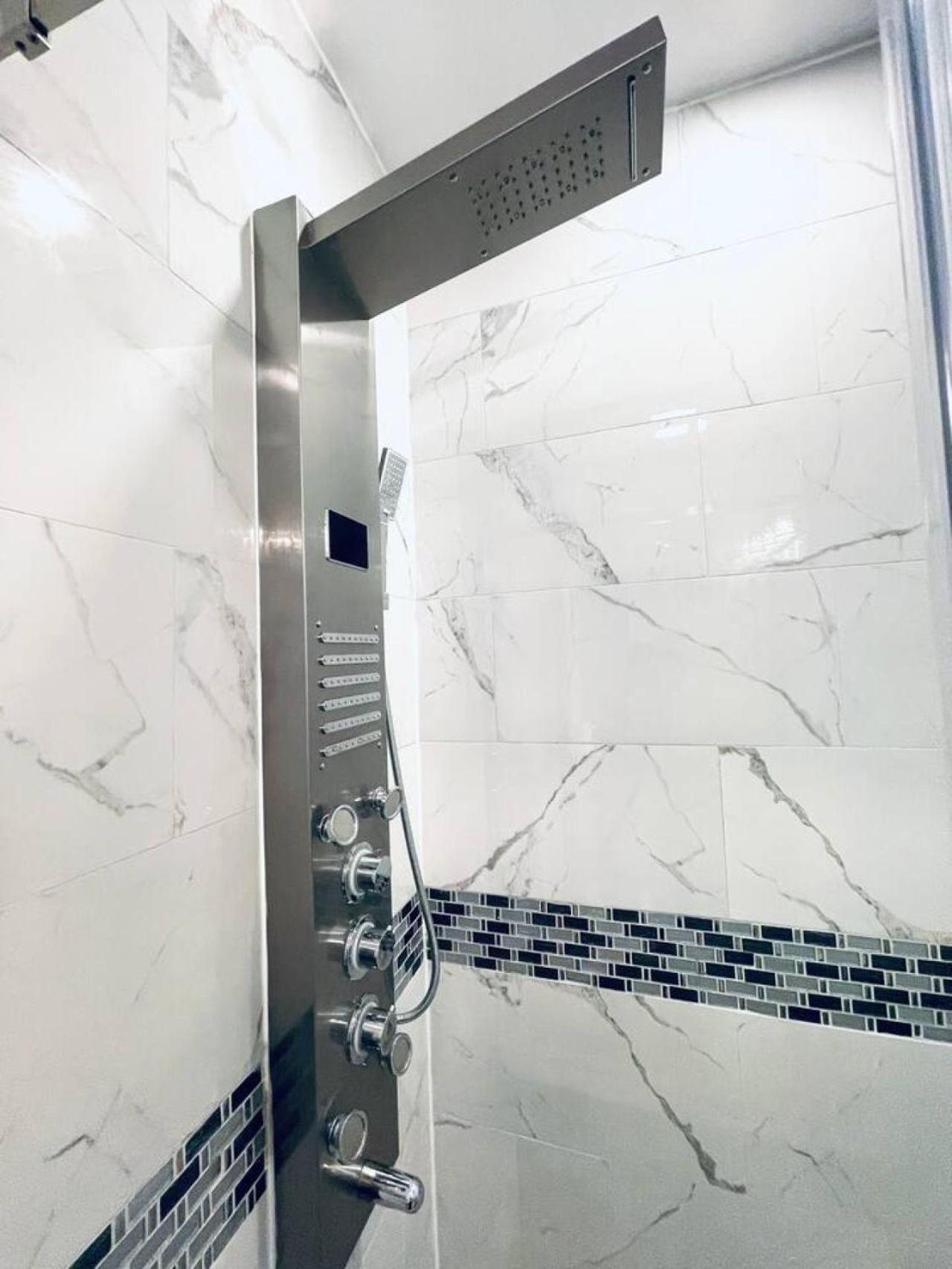Downtown Hall Close By Kimmel Center Apartment *