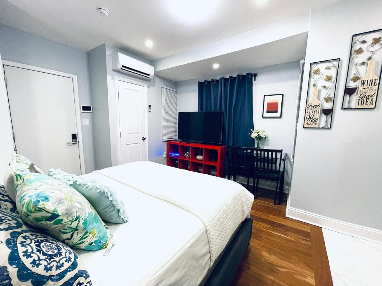 Downtown Hall Close By Kimmel Center Apartment